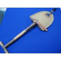 US: T-handled shovel in a krag configuration.